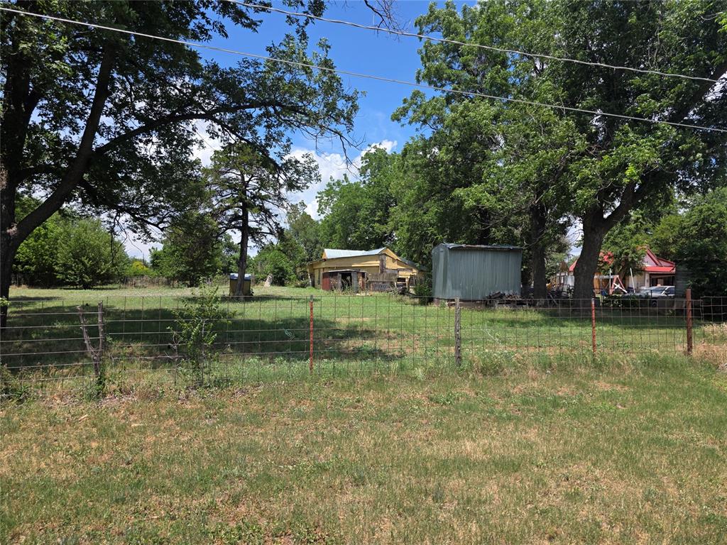 917 W Illinois Avenue Property Photo 3