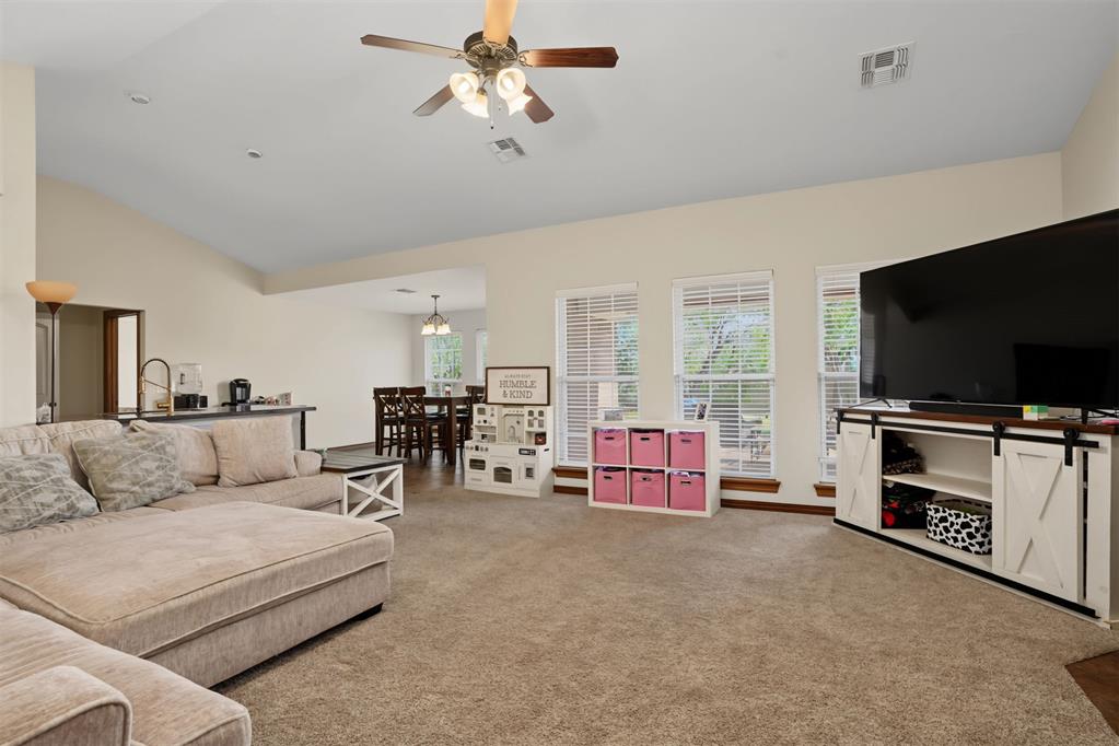 2827 Deer Run Property Photo 4