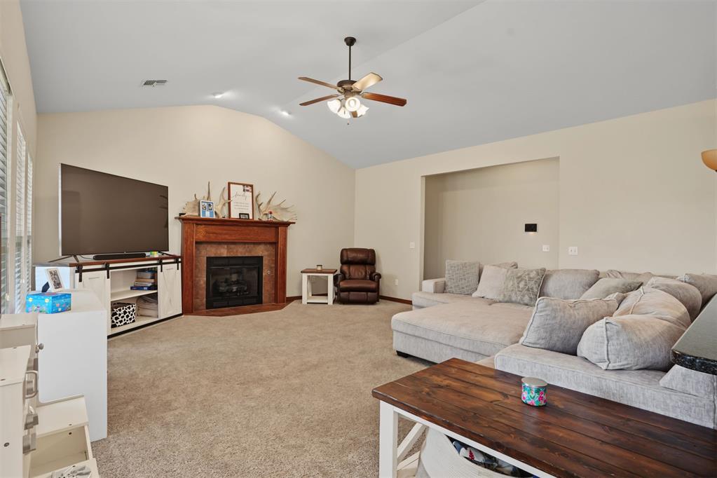 2827 Deer Run Property Photo 5