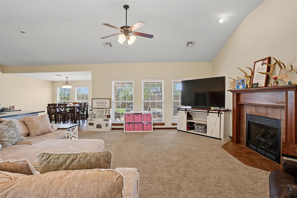 2827 Deer Run Property Photo 6