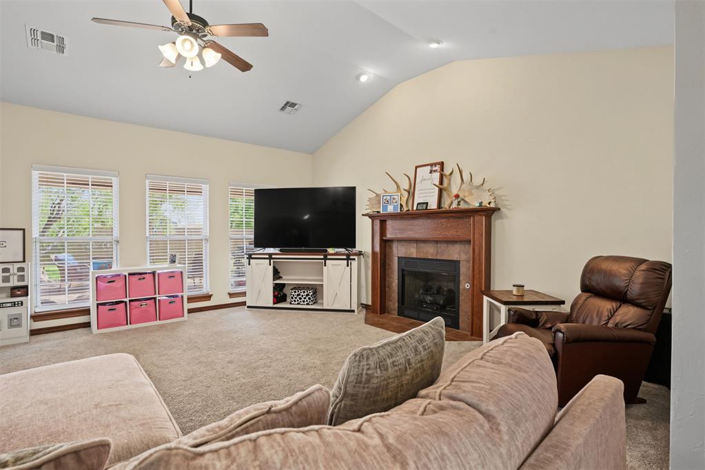 2827 Deer Run Property Photo 7