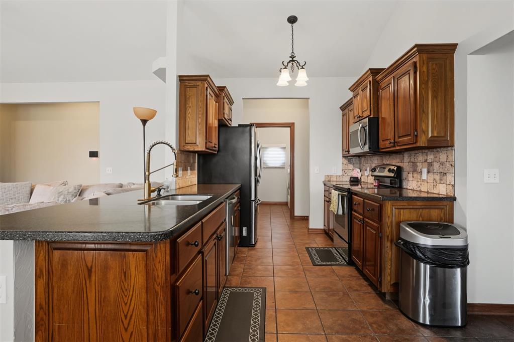 2827 Deer Run Property Photo 8