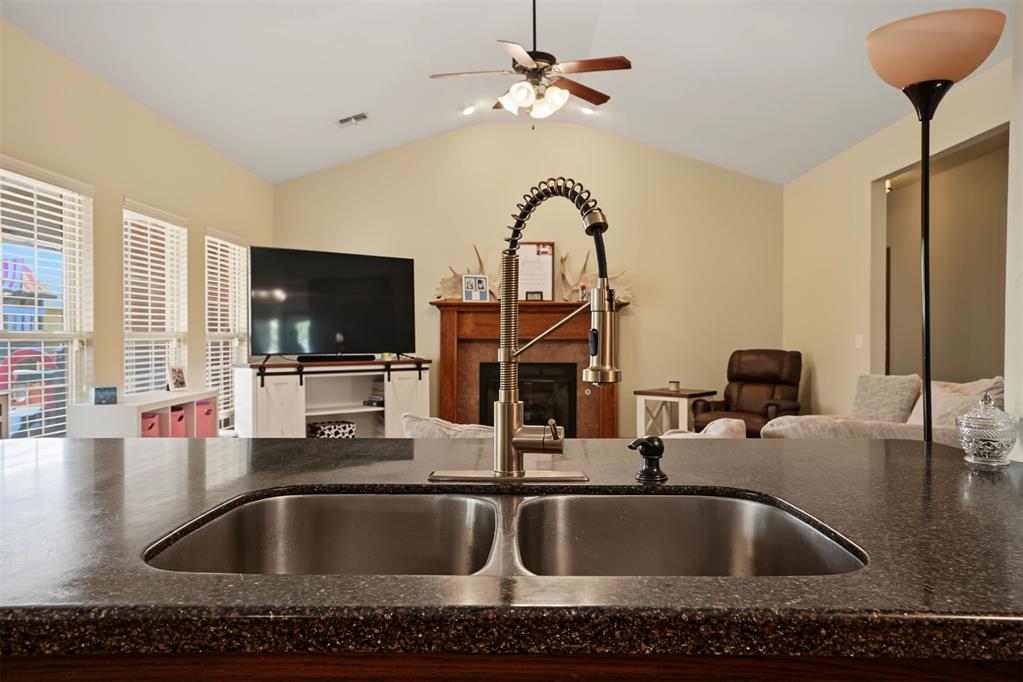 2827 Deer Run Property Photo 11