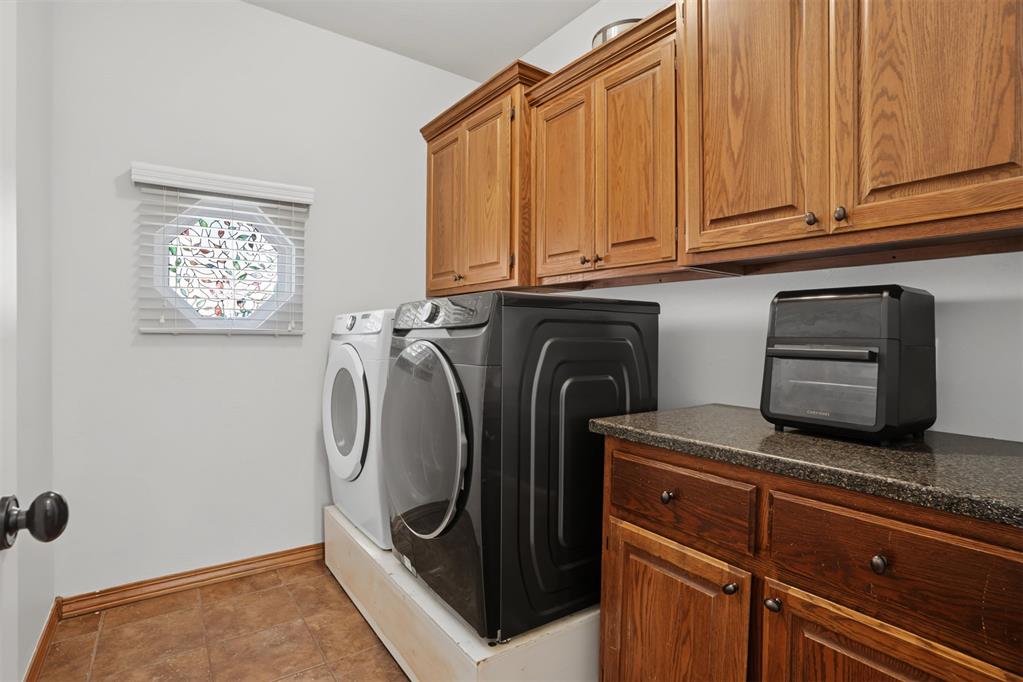 2827 Deer Run Property Photo 28