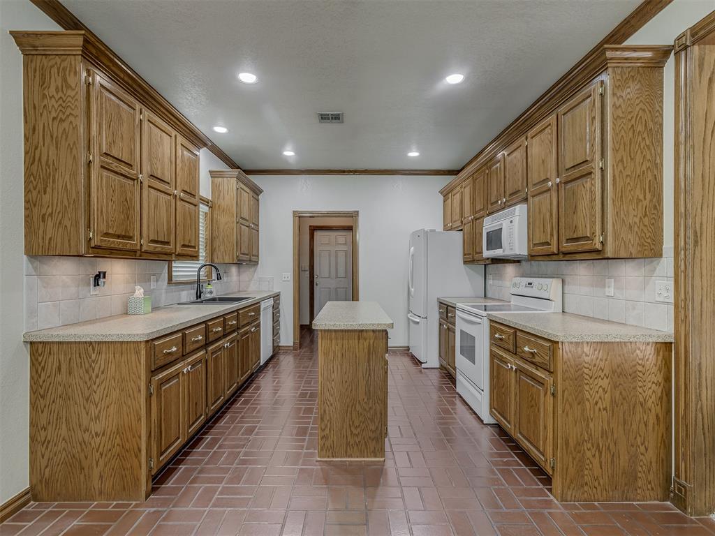217 S Roselawn Avenue Property Photo 10