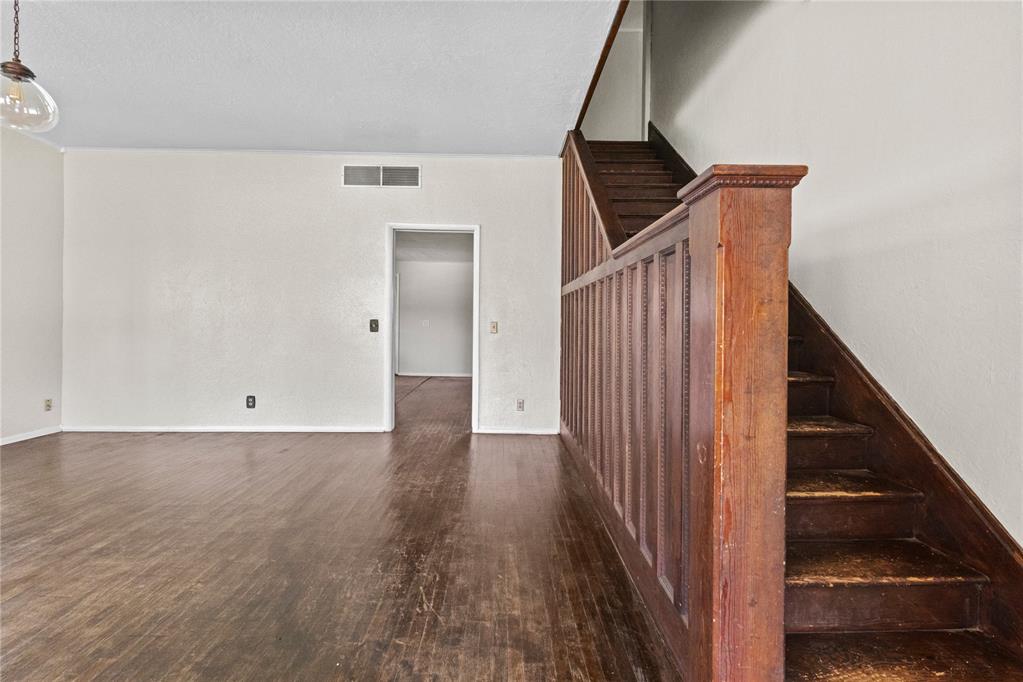 108 W Tom Stafford Street Property Photo 4