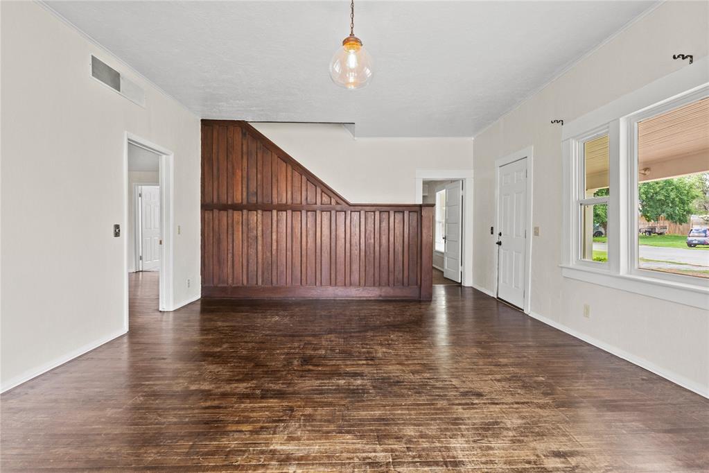 108 W Tom Stafford Street Property Photo 6