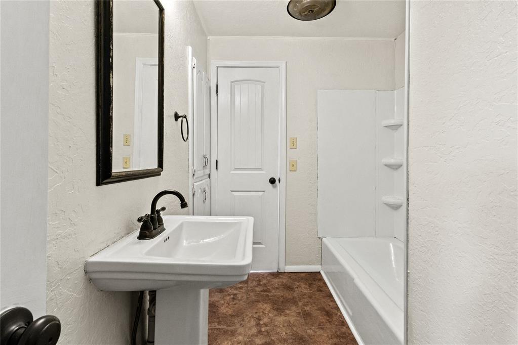 108 W Tom Stafford Street Property Photo 18