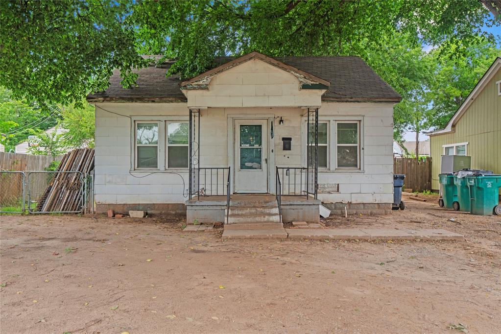 1209 N Meta Avenue Property Photo 1