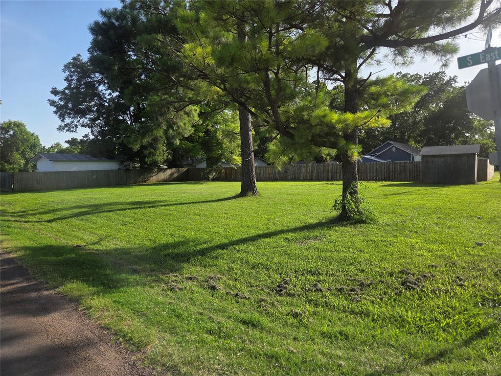 702 S East Avenue Property Photo 1