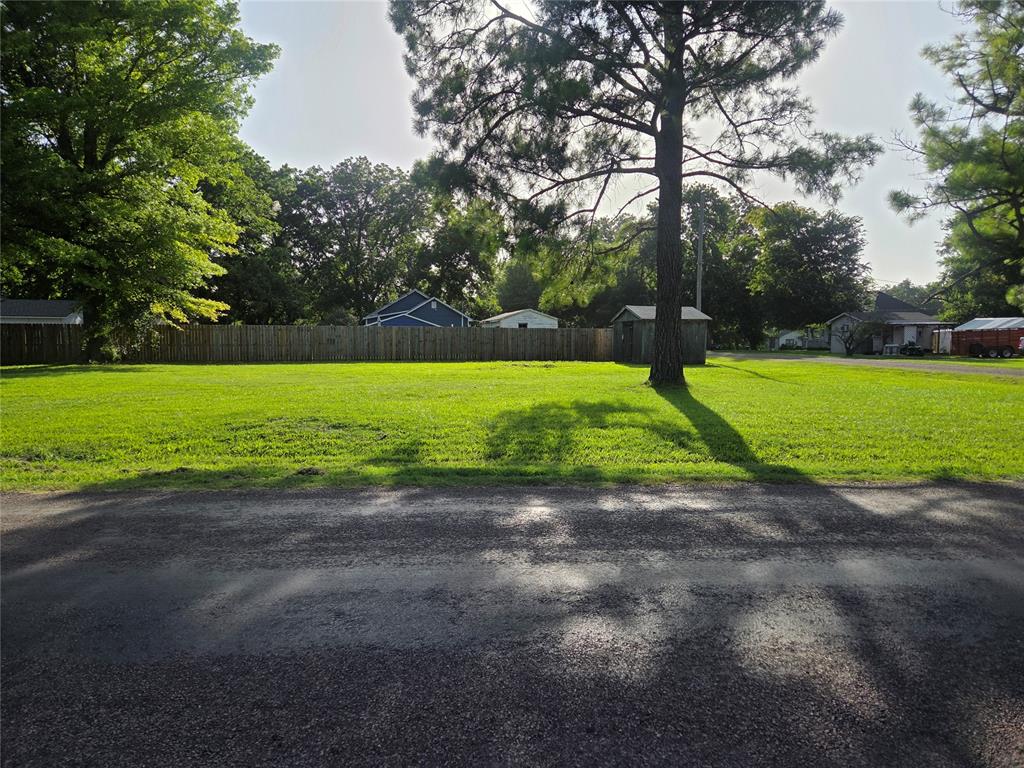 702 S East Avenue Property Photo 2