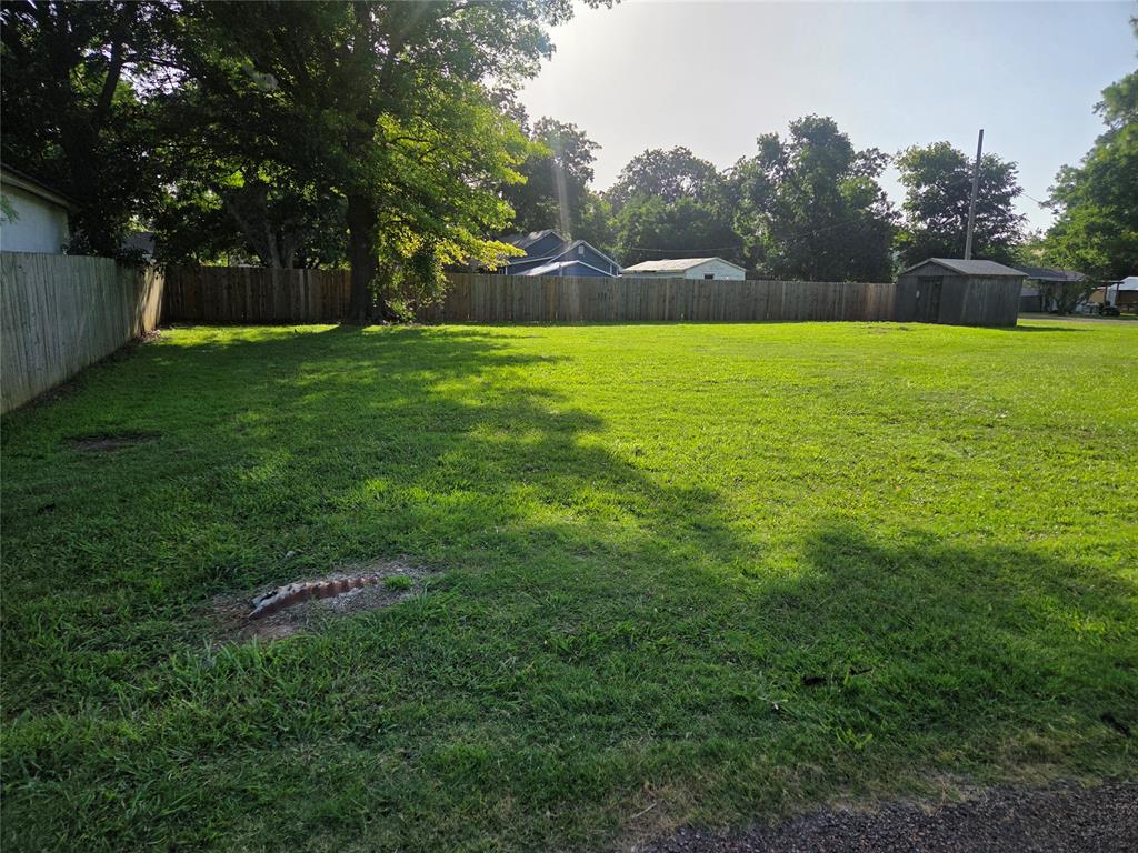 702 S East Avenue Property Photo 3