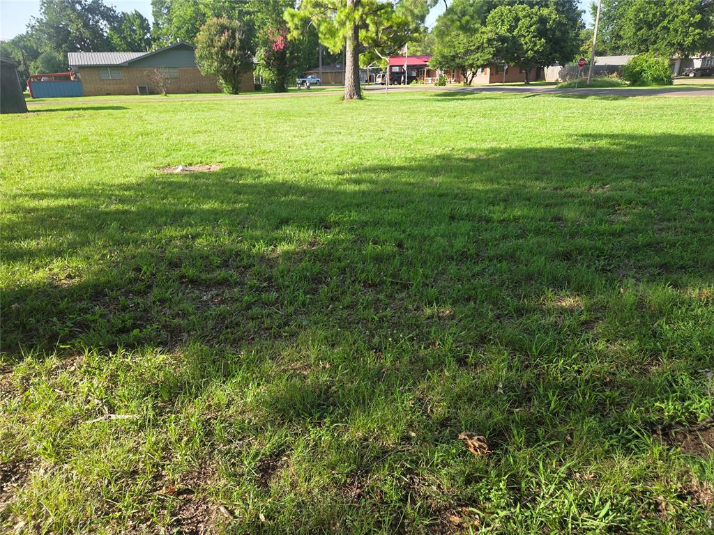 702 S East Avenue Property Photo 4