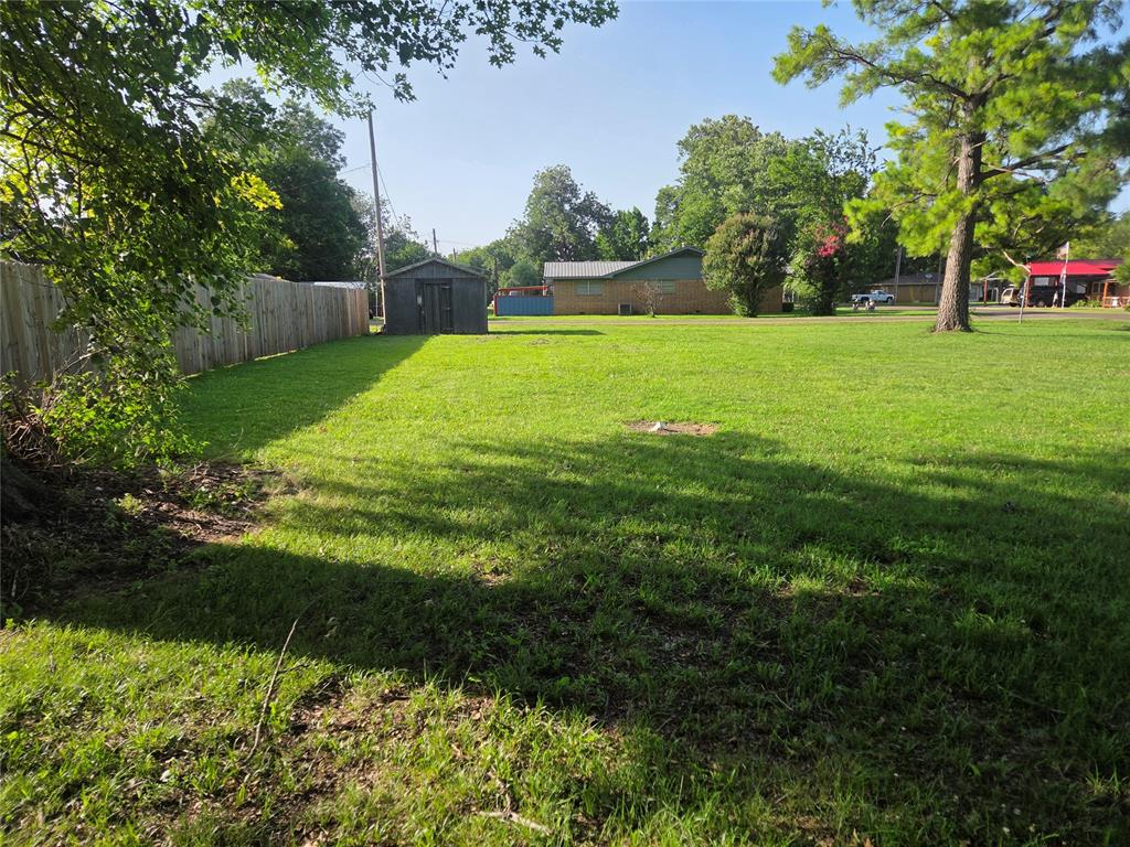 702 S East Avenue Property Photo 5