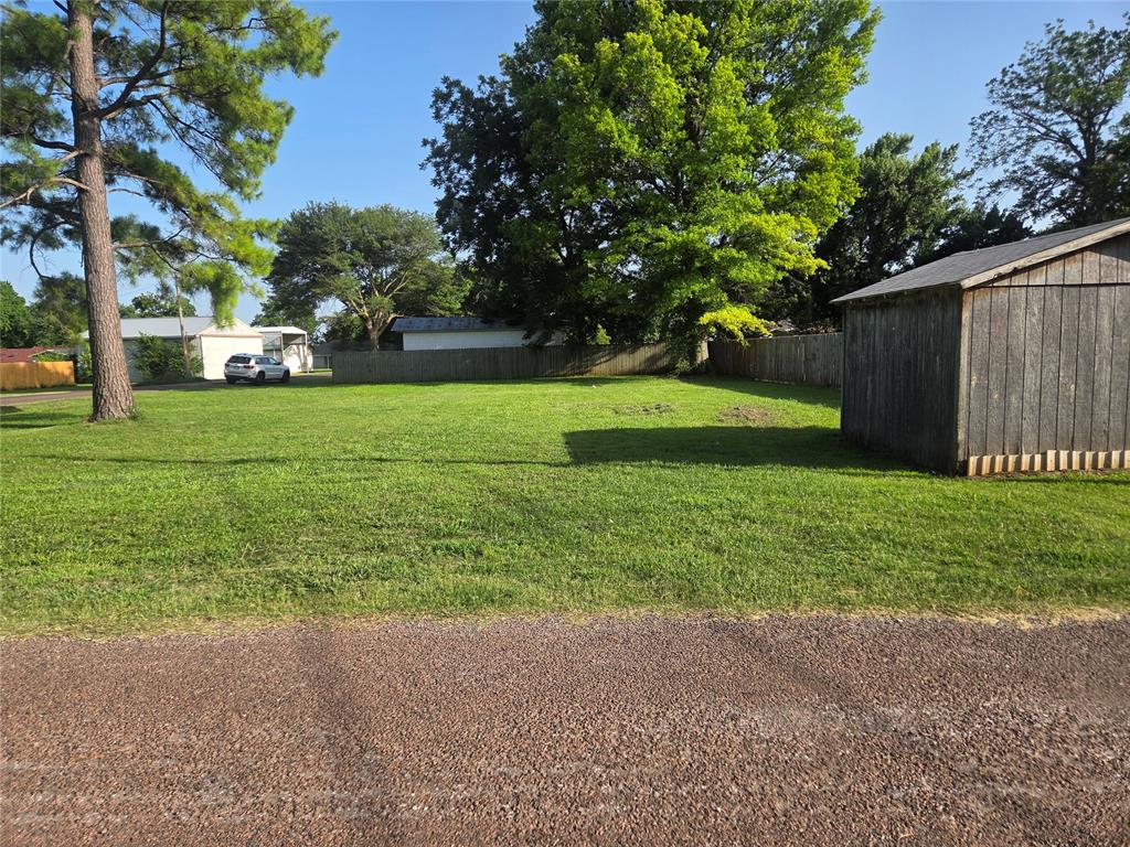 702 S East Avenue Property Photo 8