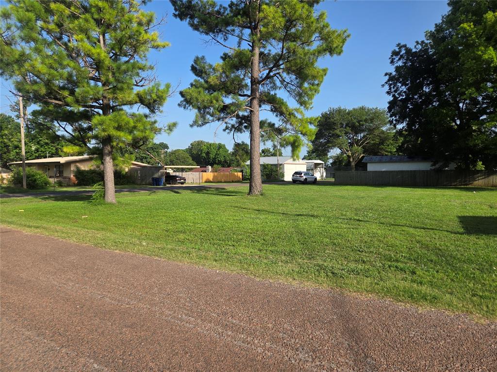 702 S East Avenue Property Photo 9