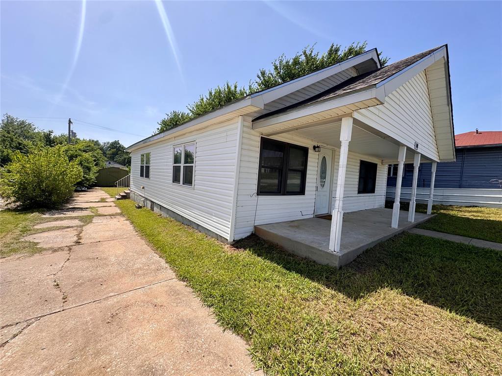 107 N Highland Street Property Photo 4