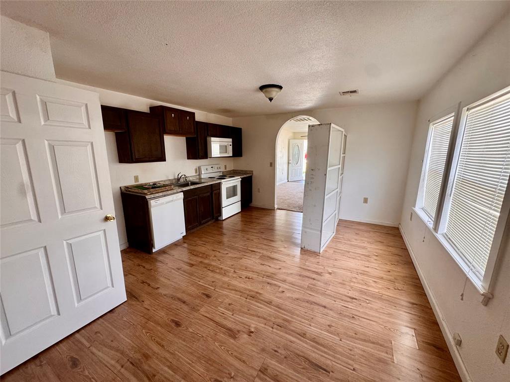 107 N Highland Street Property Photo 9