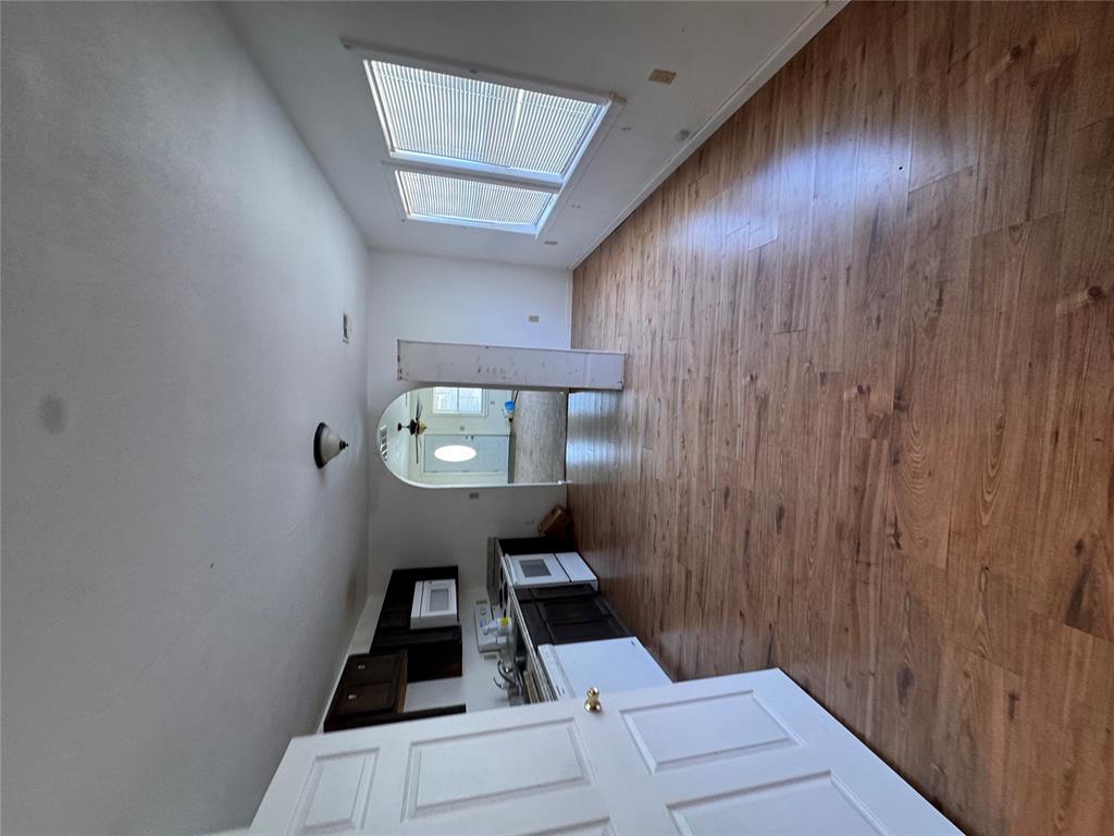 107 N Highland Street Property Photo 10