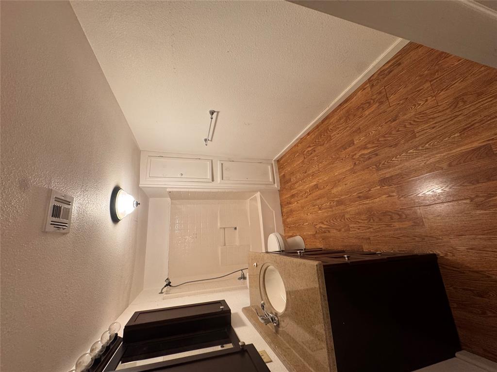 107 N Highland Street Property Photo 13
