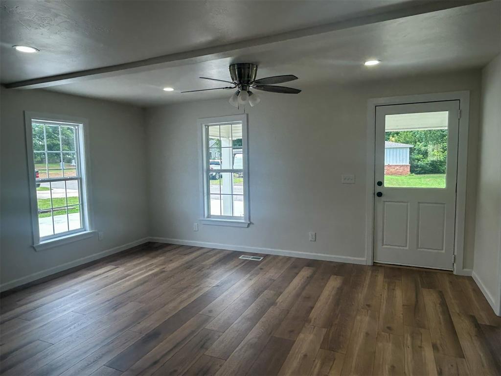 208 W Apache Street Property Photo 9