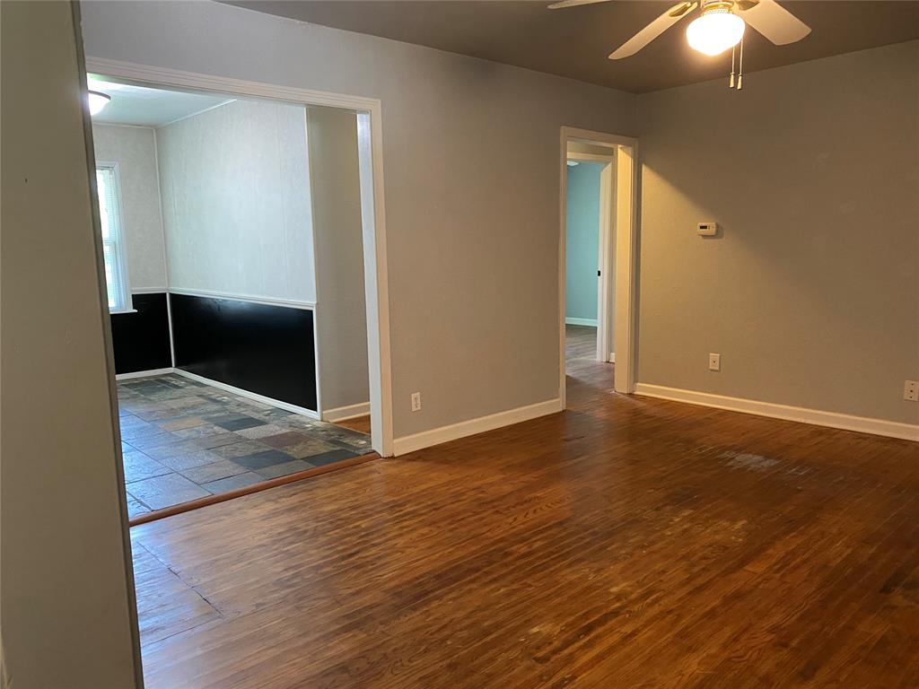 8 W Pulaski Street Property Photo 3
