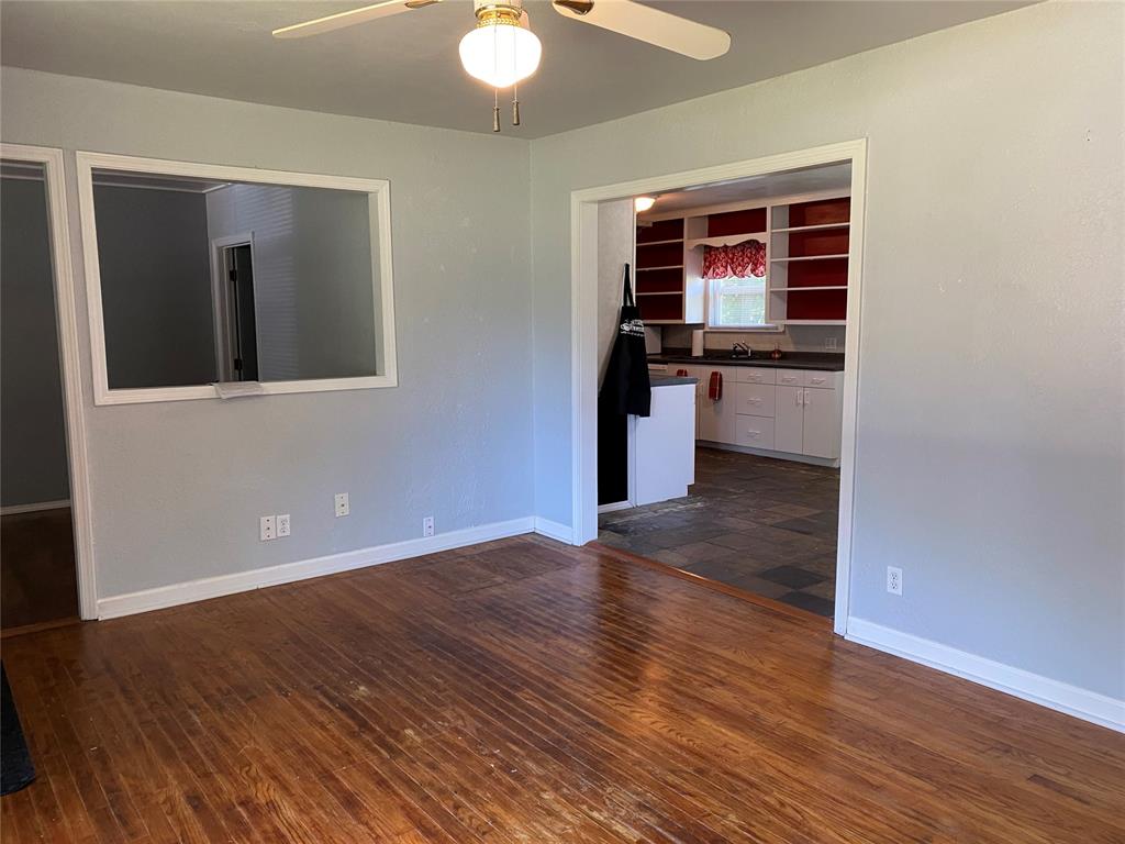 8 W Pulaski Street Property Photo 4