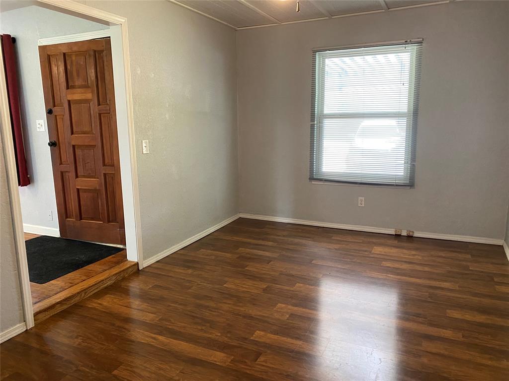 8 W Pulaski Street Property Photo 5