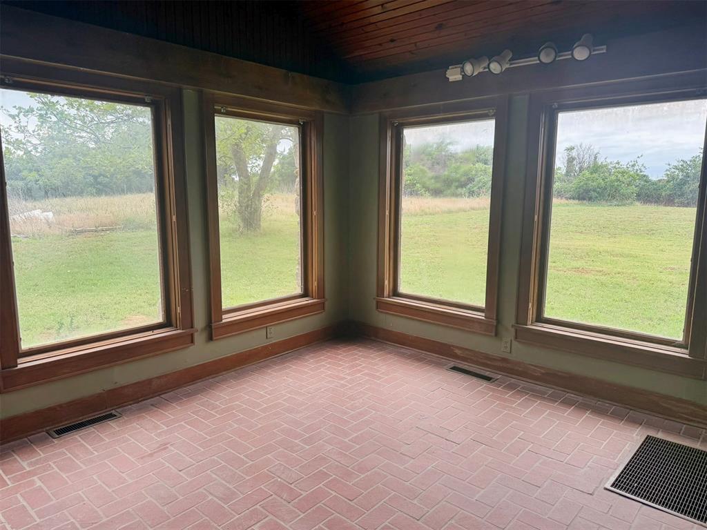 5885 S Canadian Road Property Photo 4