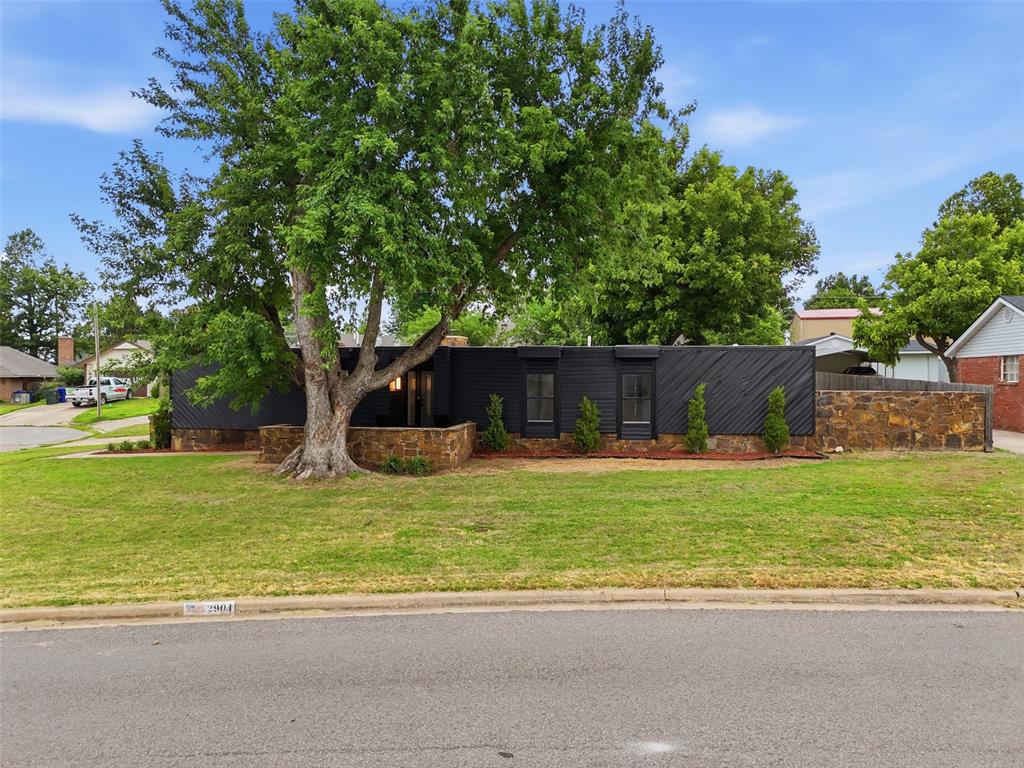 2904 Robin Road Property Photo 2