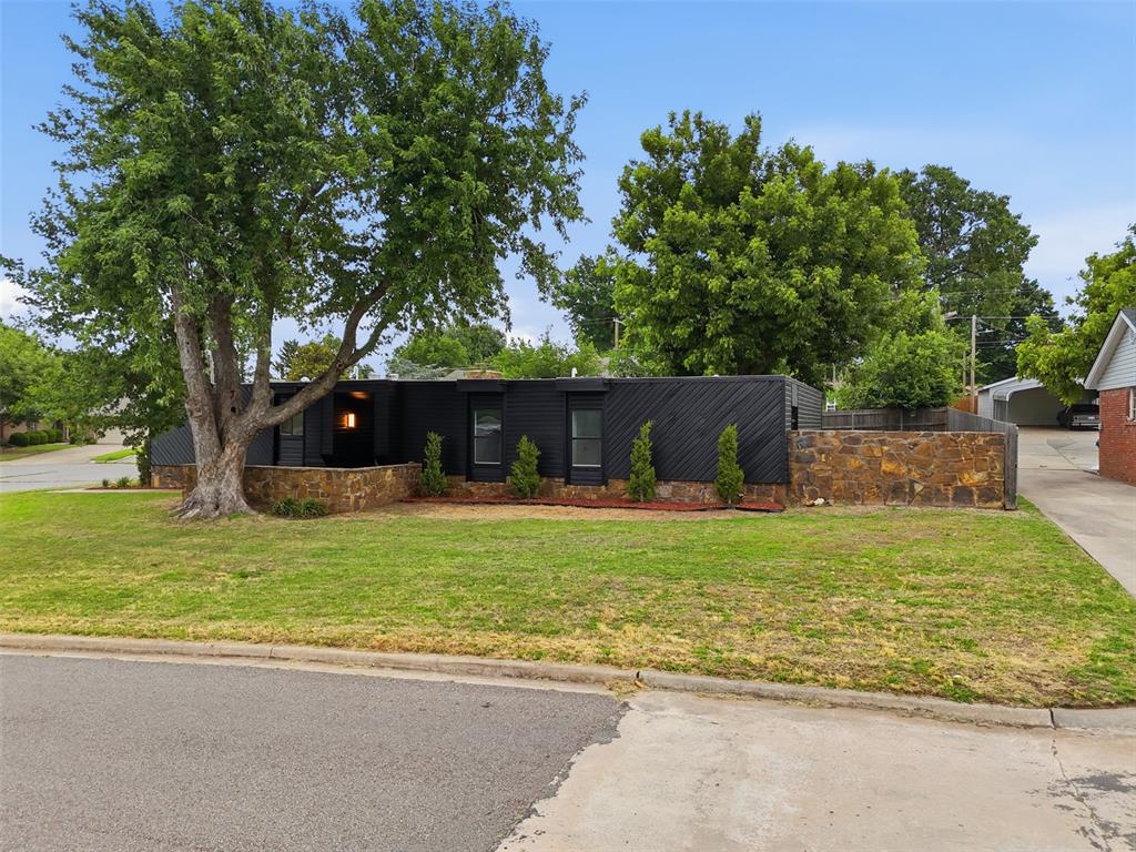 2904 Robin Road Property Photo 4