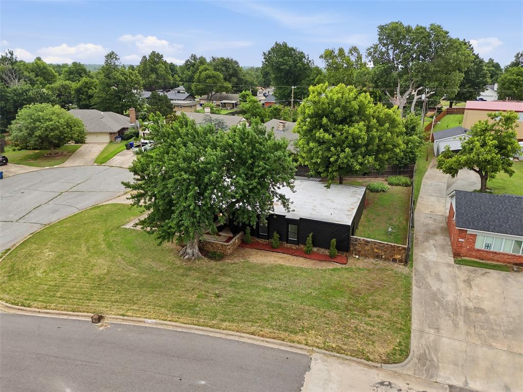 2904 Robin Road Property Photo 9