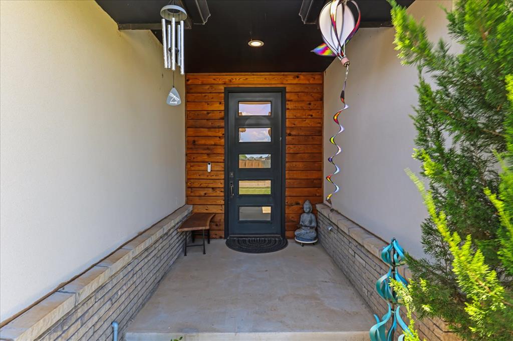 8105 Cloverdale Way Property Photo 6