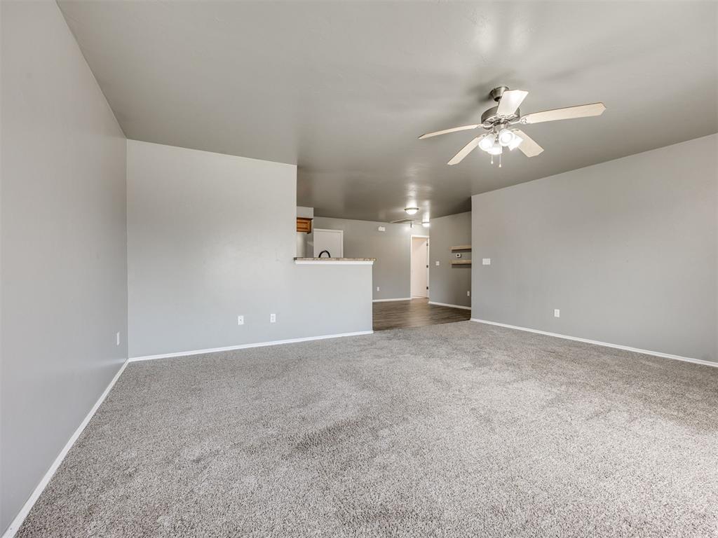 609 E Linden Lane Property Photo 4