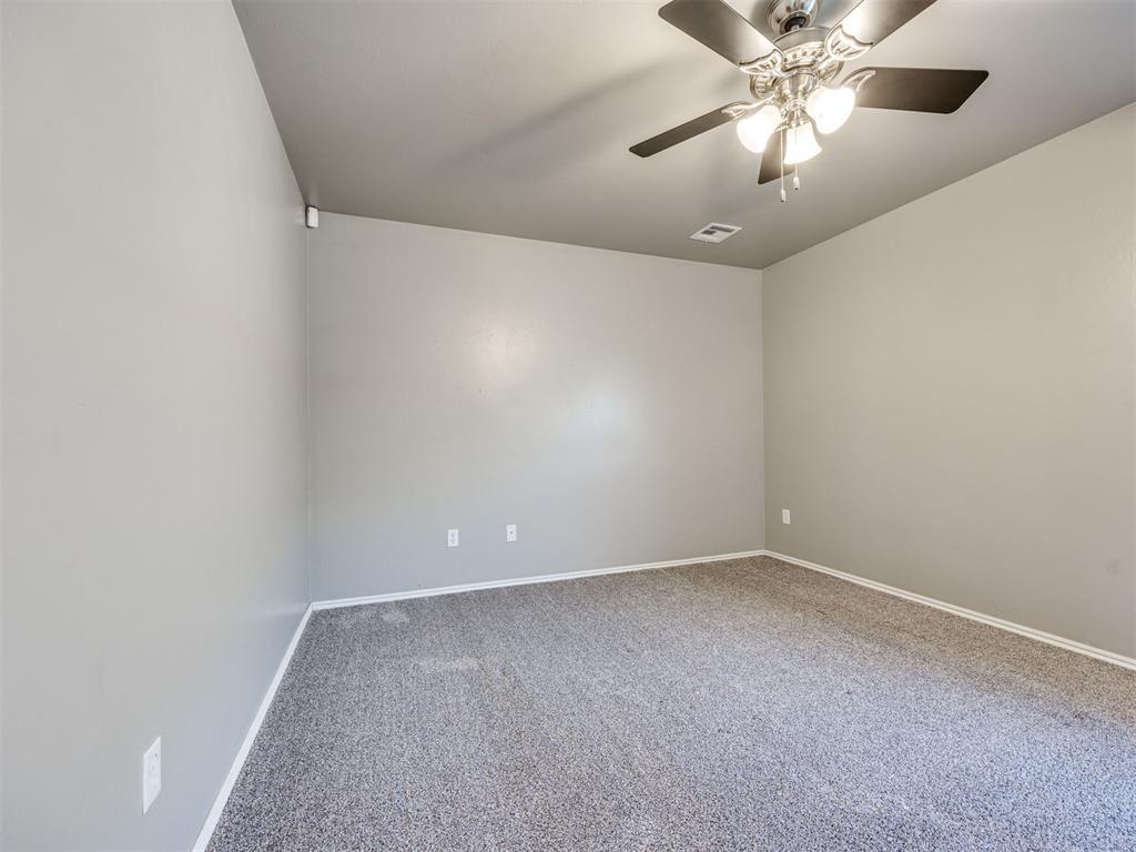 609 E Linden Lane Property Photo 12