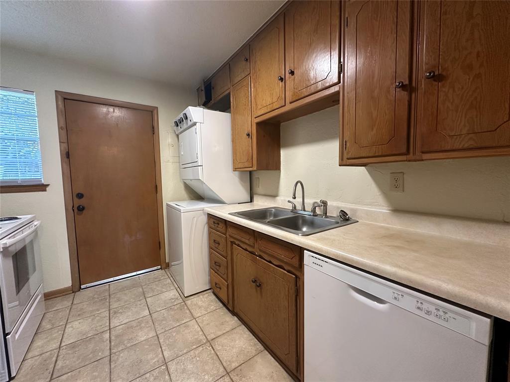 2023 Delaware Lane Property Photo 5