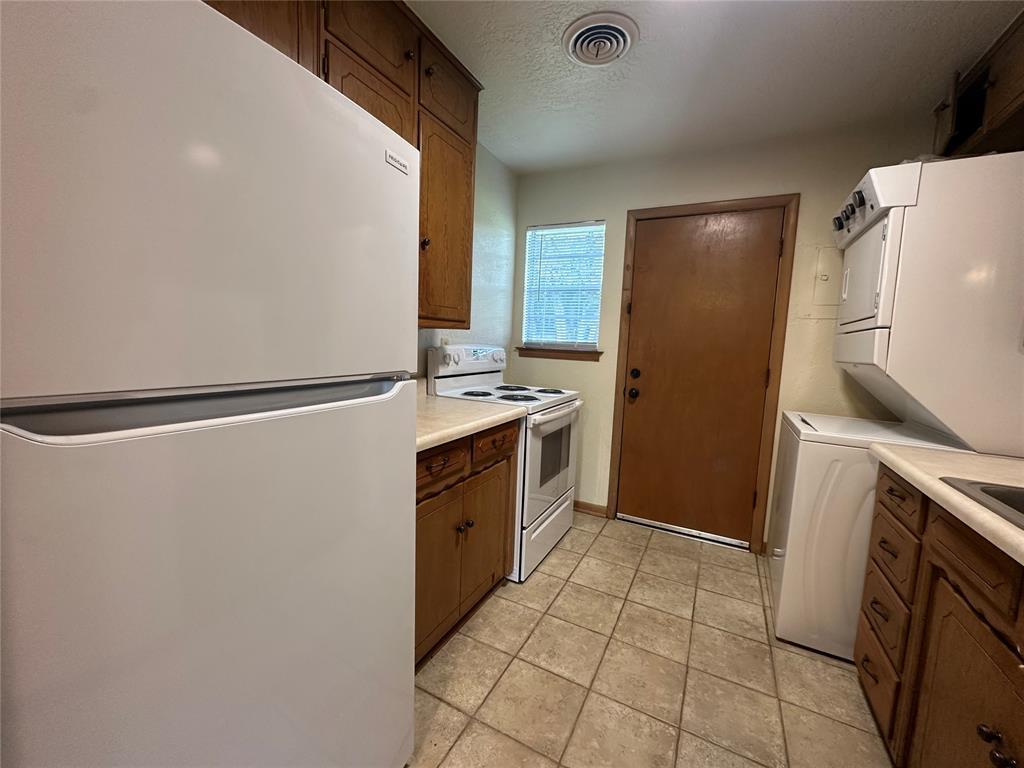2023 Delaware Lane Property Photo 6