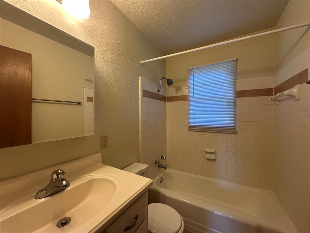 2023 Delaware Lane Property Photo 14