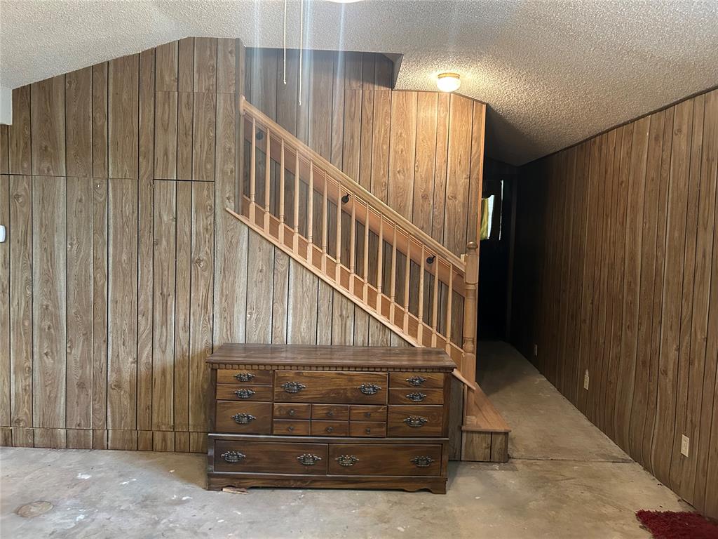 9905 Alameda Drive Property Photo 6