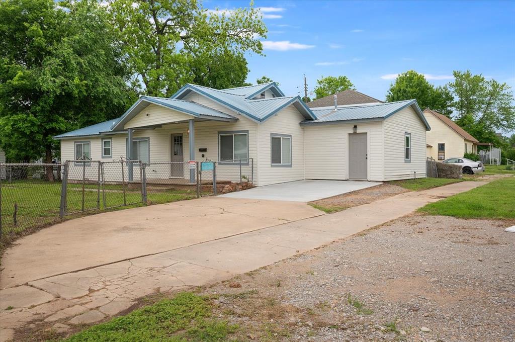825 W Colorado Avenue Property Photo 3