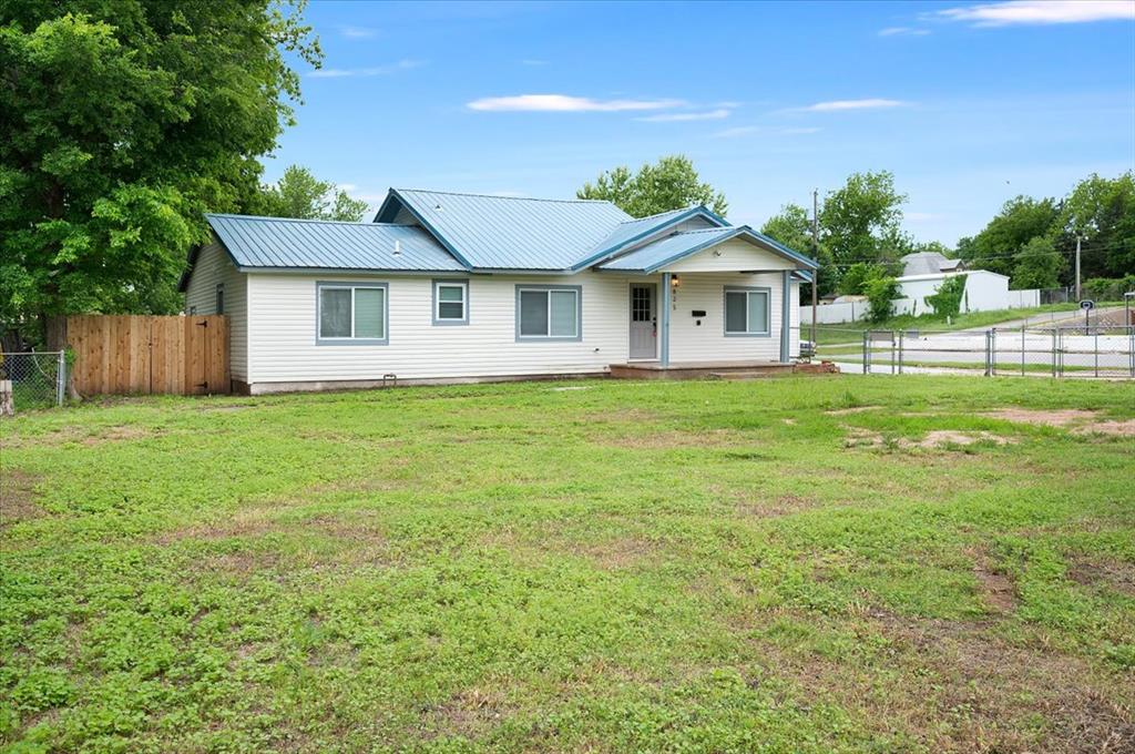 825 W Colorado Avenue Property Photo 4
