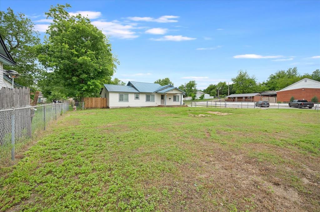 825 W Colorado Avenue Property Photo 29
