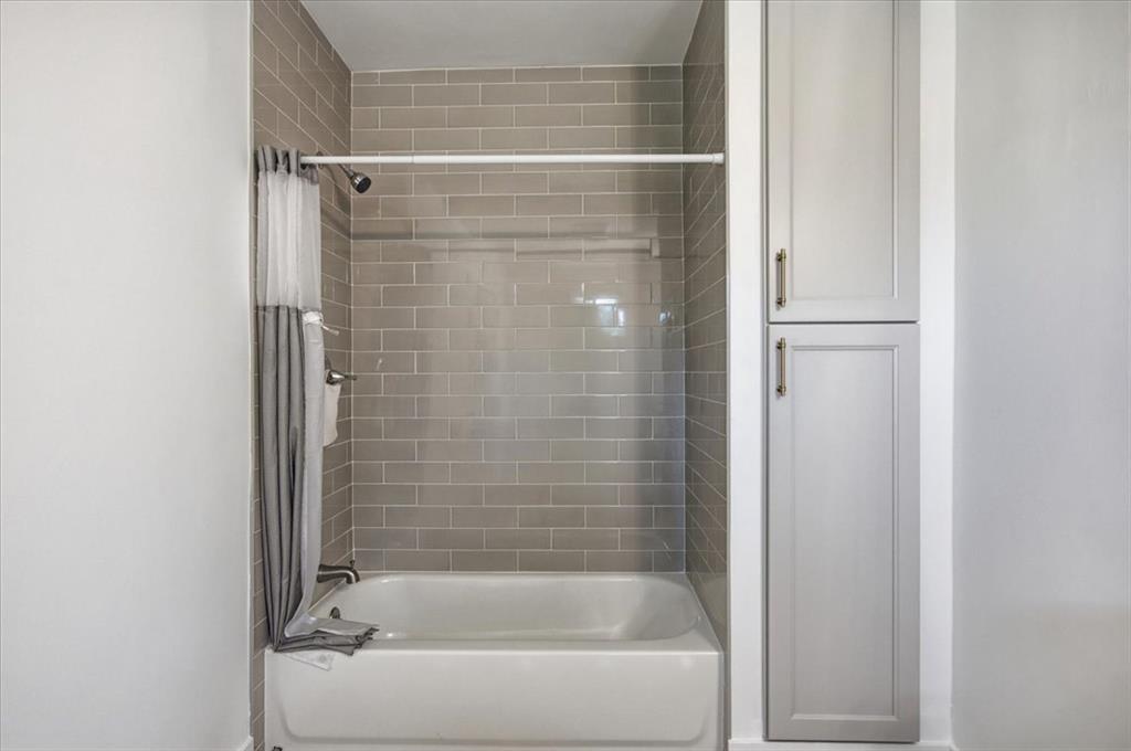 421 N Barker Avenue Property Photo 22