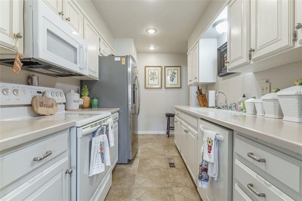 109 The Hills Property Photo 13