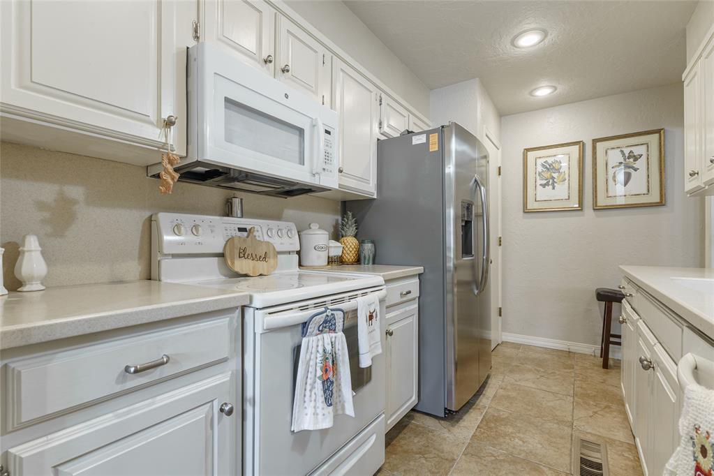 109 The Hills Property Photo 14