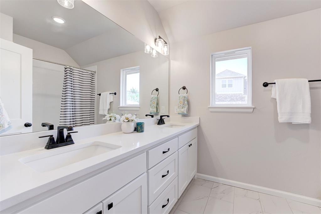2109 Josslyn Place Property Photo 23