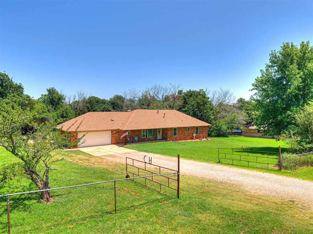 8704 Blackberry Ridge Property Photo 1