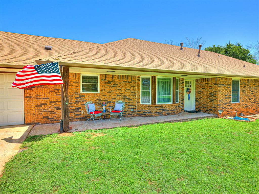 8704 Blackberry Ridge Property Photo 2
