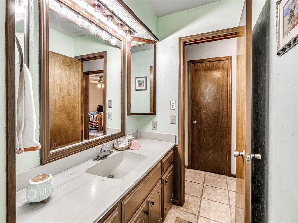 8704 Blackberry Ridge Property Photo 35