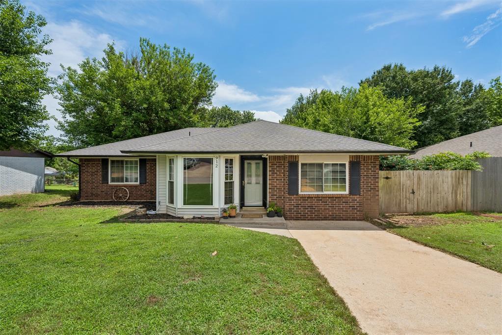 912 Mockingbird Lane Property Photo 1